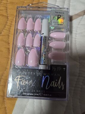 Faux Nails - Soft Pink Press-On Nail Kit